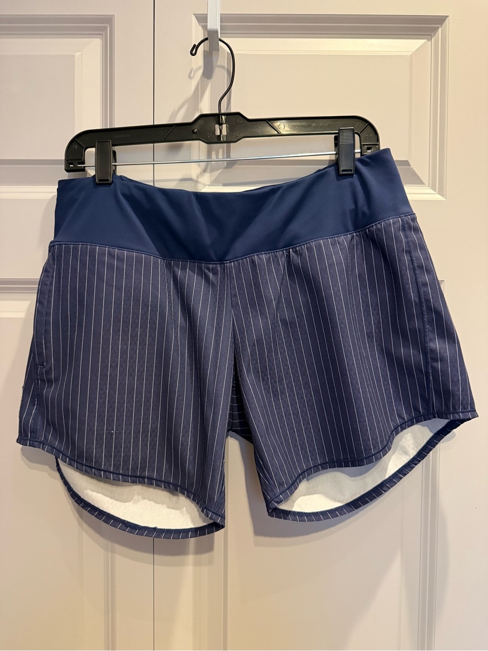 Oiselle Navy & White Pinstripe Long Roga (6") - Size 8